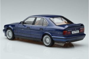 BMW Alpina B10 4.6 E34 Azul MCG 1:18 MCG18230 Metal - imagem 5 de 6