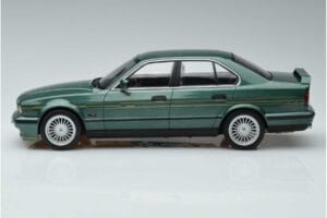BMW Alpina B10 4.6 E34 Verde MCG 1:18 MCG18229 Metal - imagem 3 de 6