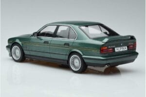 BMW Alpina B10 4.6 E34 Verde MCG 1:18 MCG18229 Metal - imagem 5 de 6