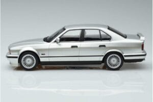 BMW Alpina B10 4.6 E34 Prata MCG 1:18 MCG18231 Metal - imagem 3 de 5