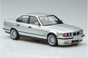 BMW Alpina B10 4.6 E34 Prata MCG 1:18 MCG18231 Metal - imagem 4 de 5