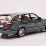 BMW Alpina B10 E34 Touring Verde Escuro MCG 1:18 - image 2 of 6