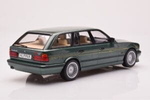 BMW Alpina B10 E34 Touring Verde Escuro MCG 1:18 MCG18331 Metal - imagem 2 de 6