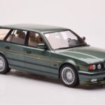 BMW Alpina B10 E34 Touring Verde Escuro MCG 1:18 - image 4 of 6