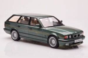 BMW Alpina B10 E34 Touring Verde Escuro MCG 1:18 MCG18331 Metal - imagem 4 de 6