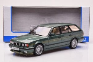 BMW Alpina B10 E34 Touring Verde Escuro MCG 1:18 MCG18331 Metal - imagem 6 de 6
