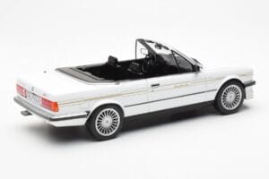 BMW Alpina C2 2.7 E30 Cabriolet Branco MCG 1:18 MCG18383 Metal - imagem 2 de 6