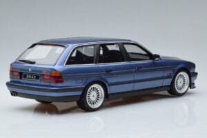 BMW Alpina B10 E34 4.0 Touring Azul Otto 1:18 OT944 Resina - imagem 2 de 6