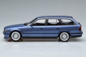 BMW Alpina B10 E34 4.0 Touring Azul Otto 1:18 OT944 Resina - imagem 3 de 6