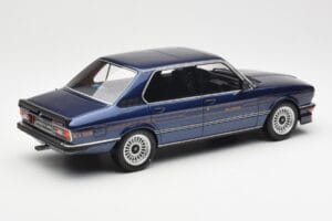 BMW Alpina B7S E12 Turbo Dark Sapphire Azul Metálico Otto 1:18 OT640 Resina - imagem 2 de 6