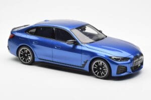 BMW i4 M50 G26 Azul Otto 1:18 OT453 Resina - imagem 4 de 6