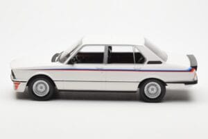 BMW M535i E12 Branco Norev 1:18 183265 Metal - imagem 3 de 5