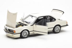 BMW M635 CSi E24 Branco Dealer Edition AUTOart 1:18 80430145829 Metal - imagem 2 de 8
