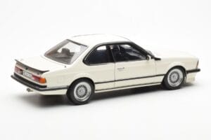 BMW M635 CSi E24 Branco Dealer Edition AUTOart 1:18 80430145829 Metal - imagem 3 de 8