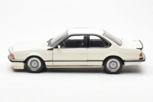 BMW M635 CSi E24 Branco Dealer Edition AUTOart 1:18 80430145829 Metal - imagem 4 de 8