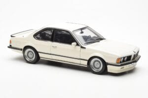 BMW M635 CSi E24 Branco Dealer Edition AUTOart 1:18 80430145829 Metal - imagem 6 de 8