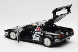 BMW M1 #111 Team MK Motorsport J-L. Witmeur / Krankenberg / Libert 24 Hours of Le Mans 1986 Minichamps 1:18 180862911 Metal - imagem 5 de 8