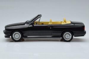 BMW M3 E30 Cabriolet Preto Otto 1:18 OT1012 Resina - imagem 3 de 6