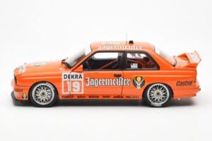 BMW M3 E30 #19 A. Hahne Jägermeister DTM 1992 AUTOart 1:18 89248 Metal - imagem 4 de 8