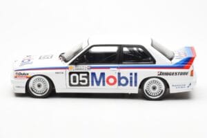 BMW M3 E30 #5 P. Brock Mobil ATCC 1988 AUTOart 1:18 88845 Metal - imagem 4 de 8