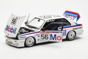 BMW M3 E30 #56 P. Brock / J. Richards Mobil Bathurst 1000 1988 AUTOart 1:18 88847 Metal - imagem 2 de 9