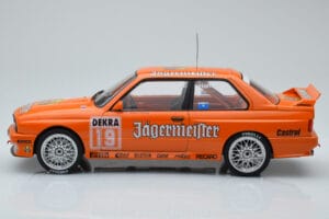 BMW M3 E30 Jagermeister #19 A. Hahne DTM Nurburgring 1992 IXO 1:18 18RMC082A Metal - imagem 3 de 6