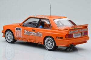 BMW M3 E30 Jagermeister #19 A. Hahne DTM Nurburgring 1992 IXO 1:18 18RMC082A Metal - imagem 5 de 6