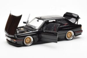 BMW M3 E30 Sport Evolution Preto Custom Wheels AUTOart 1:18 70562 Metal - imagem 2 de 8