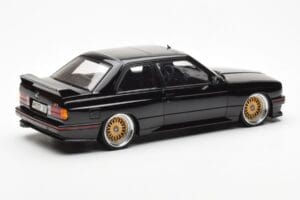 BMW M3 E30 Sport Evolution Preto Custom Wheels AUTOart 1:18 70562 Metal - imagem 3 de 8