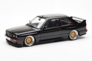 BMW M3 E30 Sport Evolution Preto Custom Wheels AUTOart 1:18