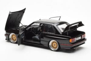BMW M3 E30 Sport Evolution Preto Custom Wheels AUTOart 1:18 70562 Metal - imagem 5 de 8