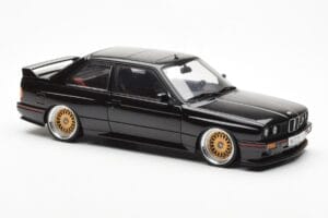 BMW M3 E30 Sport Evolution Preto Custom Wheels AUTOart 1:18 70562 Metal - imagem 6 de 8