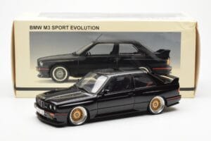 BMW M3 E30 Sport Evolution Preto Custom Wheels AUTOart 1:18 70562 Metal - imagem 8 de 8