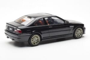BMW M3 E46 Preto AUTOart 1:18 70541 Metal - imagem 3 de 8