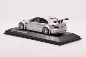 BMW M3 E46 GTR Street Prata Minichamps 1:43 403012105 Metal - imagem 3 de 4