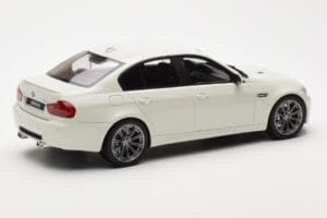 BMW M3 E90 Berlina Branco GT Spirit 1:18 GT053 Resina - imagem 2 de 6