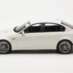BMW M3 E90 Berlina Branco GT Spirit 1:18 - image 3 of 6