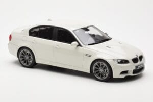BMW M3 E90 Berlina Branco GT Spirit 1:18 GT053 Resina - imagem 4 de 6