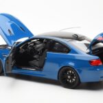 BMW M3 E92 Laguna Seca Blue Kyosho 1:18 08734LBL - image 5 of 8