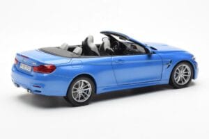 BMW M4 F83 Cabriolet Yas Marina Azul Paragon 1:18 80432339612 Metal - imagem 3 de 8