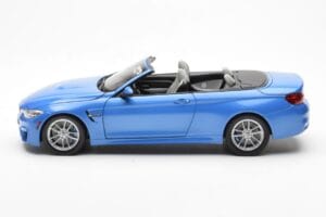 BMW M4 F83 Cabriolet Yas Marina Azul Paragon 1:18 80432339612 Metal - imagem 4 de 8