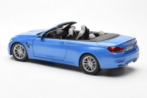 BMW M4 F83 Cabriolet Yas Marina Azul Paragon 1:18 80432339612 Metal - imagem 7 de 8