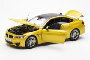 BMW M4 F82 Austin Amarelo Metallic Paragon 1:18 80432339606 Metal - imagem 2 de 8