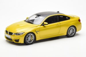 BMW M4 F82 Austin Amarelo Metallic Paragon 1:18