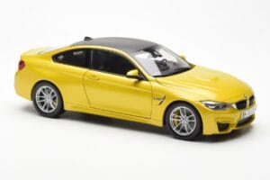 BMW M4 F82 Austin Amarelo Metallic Paragon 1:18 80432339606 Metal - imagem 6 de 8