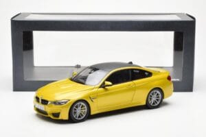 BMW M4 F82 Austin Amarelo Metallic Paragon 1:18 80432339606 Metal - imagem 8 de 8