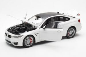 BMW M4 F82 Frozen Brilliant Branco Paragon 1:18 PA-97101 Metal - imagem 2 de 8