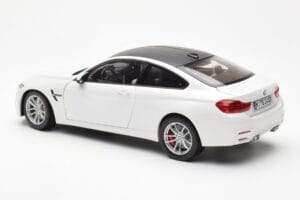 BMW M4 F82 Frozen Brilliant Branco Paragon 1:18 PA-97101 Metal - imagem 7 de 8
