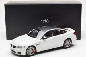 BMW M4 F82 Frozen Brilliant Branco Paragon 1:18 PA-97101 Metal - imagem 8 de 8