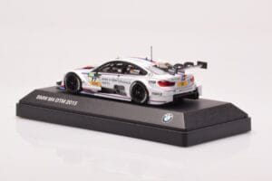 BMW M4 F82 #77 M. Tomczyk BMW M Performance Parts DTM 2015 Minichamps 1:43 80422405594 Metal - imagem 3 de 4